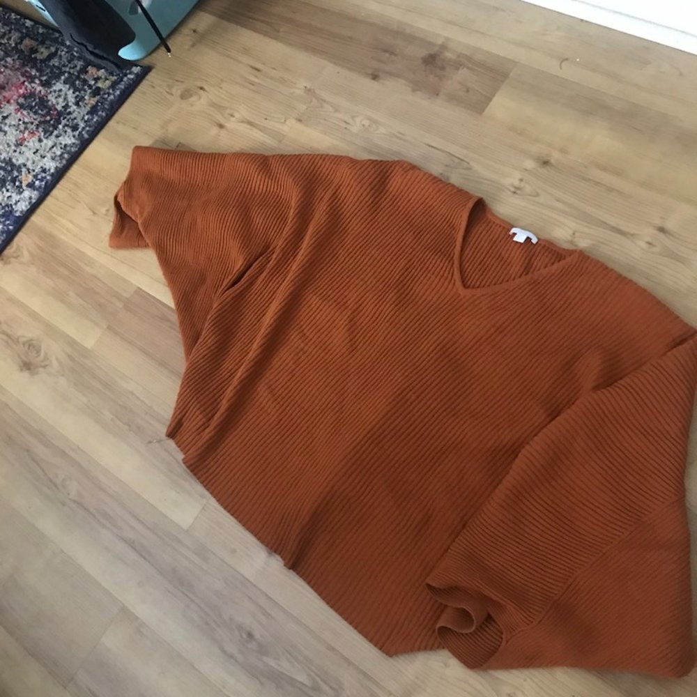 COS v neck SWEATER TOP